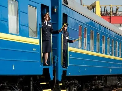 "Укрзализныця" назначила дополнительные "сакуровые рейсы" в Ужгород