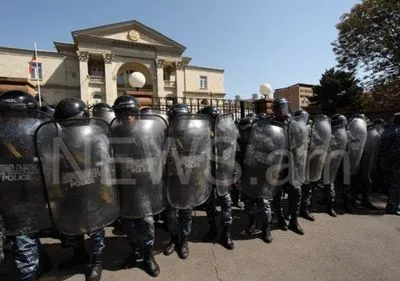 Протесты в Армении: полиция задержала почти 90 активистов