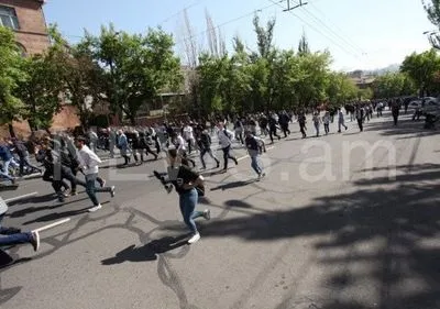 Протесты в Армении: активисты заблокировали резиденцию премьер-министра