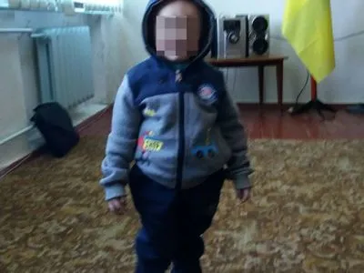В Житомирской области горе-мать оставила своего 2-летнего сына в запертой квартире и уехала
