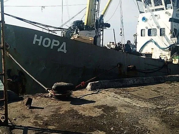 Морякам судна "Норд" грозит штраф за попытку уехать в РФ