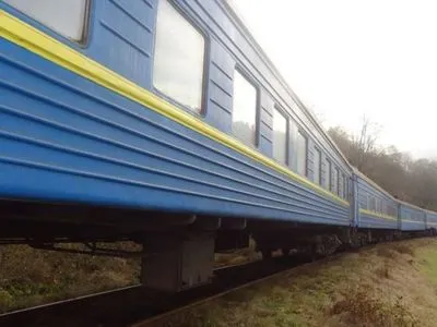 Сидів на рейках: під колесами потяга в Одесі загинув чоловік