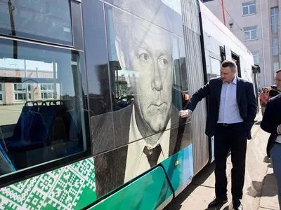 Кличко відкрив відремонтовану зупинку на Борщагівській лінії швидкісного трамвая
