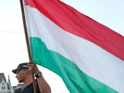 В Угорщині десятки тисяч людей протестували проти держконтролю над ЗМІ
