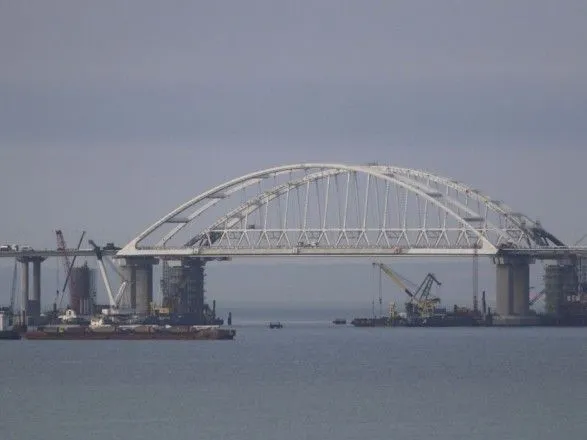 Окупаційна влада Криму встановила дорожні вказівники на Керченському мосту