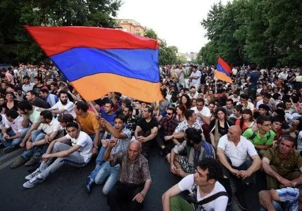 Вірменська опозиція відкинула пропозицію Саргсяна про діалог
