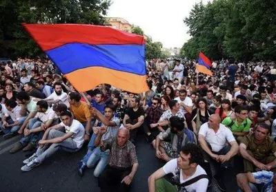 Вірменська опозиція відкинула пропозицію Саргсяна про діалог