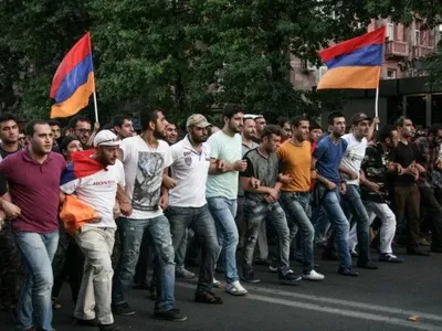 Митинги в Ереване: протестующие хотят договориться с полицией