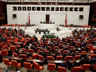 Парламент Турции одобрил законопроект о досрочных выборах