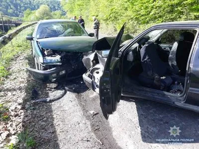 Два авто на иностранной регистрации не разминулись на Закарпатье: 5 пострадавших