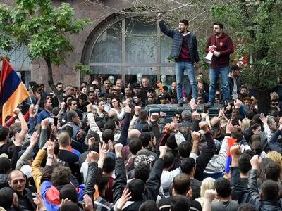 Протестувальників у Єревані закликали до "тотальних страйків"