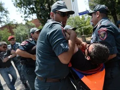 Протесты в Армении: в Ереване полиция задержала 49 человек