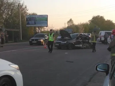 В пригороде Ивано-Франковска автомобиль врезался в маршрутку: есть погибший