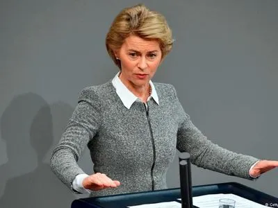 Міністр оборони Німеччини закликала до жорсткішого курсу щодо РФ