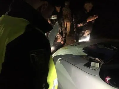 Во Львове на взятке поймали двух патрульных полицейских