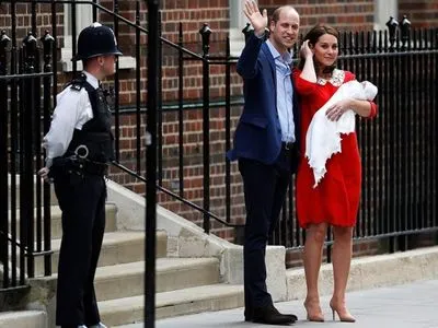 Кейт Міддлтон і принц Вільям показали новонародженого сина