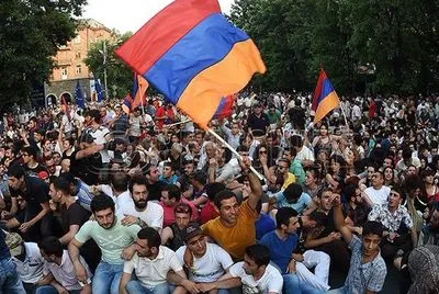 Уряд Вірменії пішов у відставку