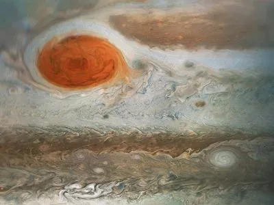 NASA показало большое красное пятно Юпитера
