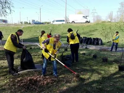 Работники "Киевгорстроя" присоединились к общегородского уборки