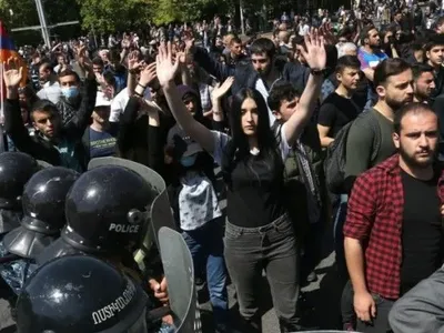 Протесты в Армении: студенты объявили забастовку