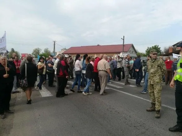 Селяне на Закарпатье перекрывали международную трассу "Киев-Чоп"