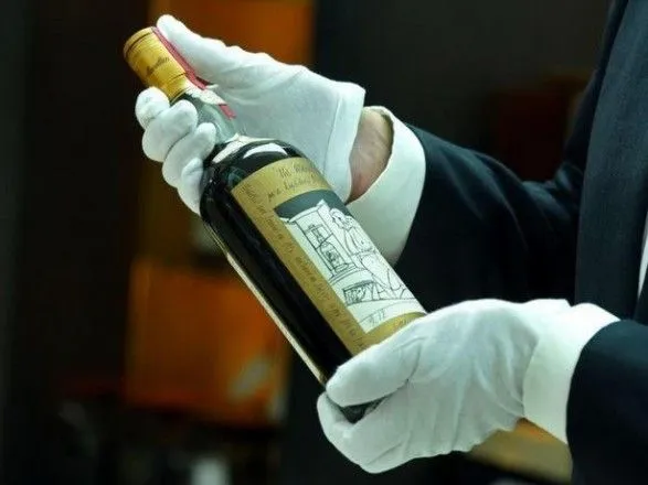 Почти 1,5 млн долл.: в Дубае продан самый дорогой виски