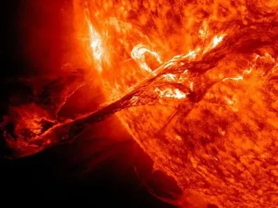 В центре Солнца образовалось огромное пятно