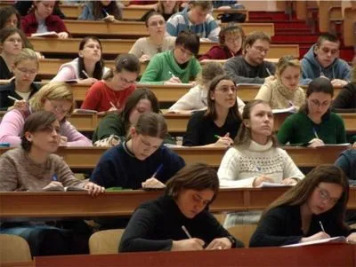 МОН: В Украине отменили термин "высшее учебное заведение"