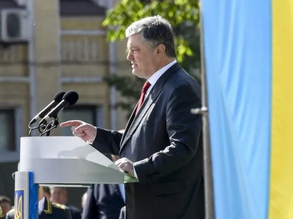 Порошенко: Украина стучит в двери НАТО &quot;не с пустыми руками&quot;