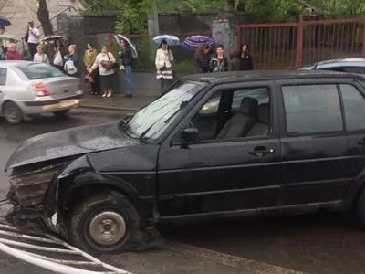 Во Львове авто сбило насмерть девушку, перебегающую дорогу на красный свет