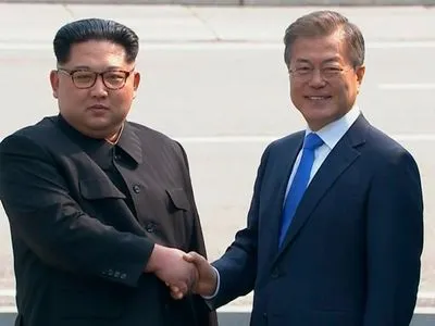 Лидеры двух Корей начали переговоры в демилитаризованной зоне