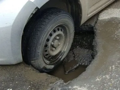 Из-за ямы на дороге произошло ДТП в Черкасской области: среди погибших ребенок