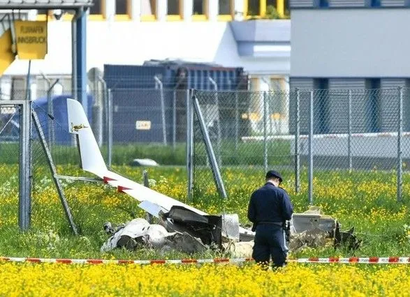 В Австрии у аэропорта разбился самолет: есть погибшие