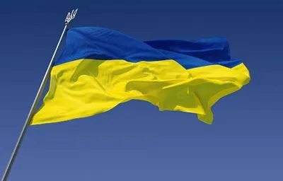 По случаю 100-летия украинского флота на кораблях ВМС Украины подняты флаги