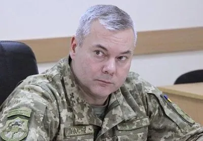 Президент передал управление операцией на Донбассе командующему Объединенных сил Наев