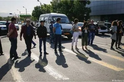 Протесты в Армении: стали поезда, перекрыты дороги и аэропорт
