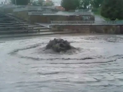В тернопольском парке бил фонтан из сточных вод
