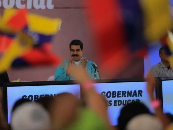 Виборчком Венесуели помістив 10 фотографій Мадуро на бюлетень для голосування