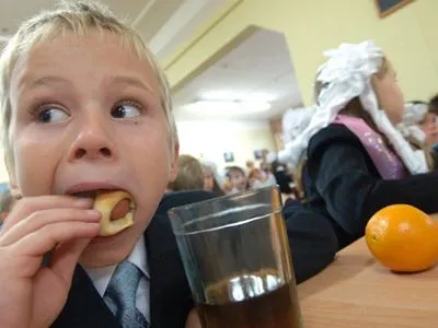 Восемь школьных обедов из разных стран мира. А что едят наши дети?
