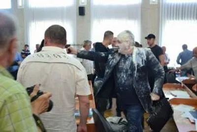 Стрельба в Никопольском горсовете: активисты рассказали, зачем пришли на сессию