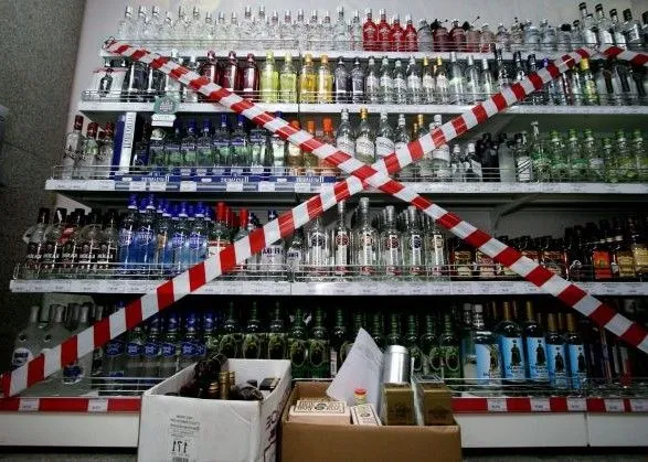 Киевляне высказались о ночном запрете на алкоголь: мнения разделились