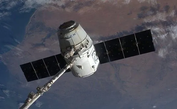 Корабель Dragon c вантажем з МКС успішно приводнився в Тихому океані