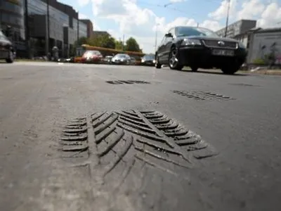 Из-за жары на дорогах Украины ограничат движение автомобилей