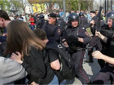 У Росії на акціях 5 травня затримали близько 600 осіб