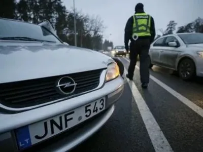 Ультиматум власників "євроблях": або легалізація єврономерів, або чиновники пересядуть на українські авто