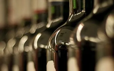 Налоговики рассказали, как в Украине "французское вино" разливали на экспорт