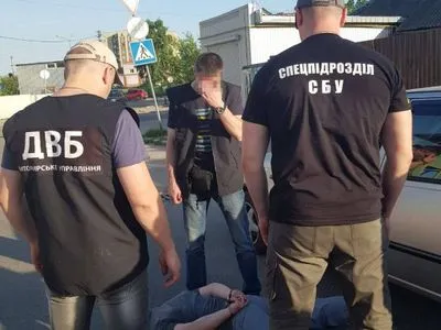 Чиновник полиции в Житомирской покрывал перевозчиков ежемесячной "данью"