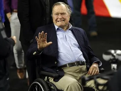 Джорджа Буша-старшого виписали з лікарні після лікування в зв'язку із зараженням крові