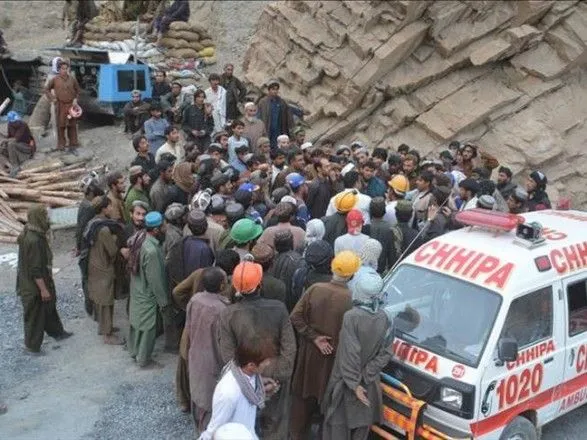 Кількість загиблих на двох шахтах в Пакистані зросла до 23 осіб