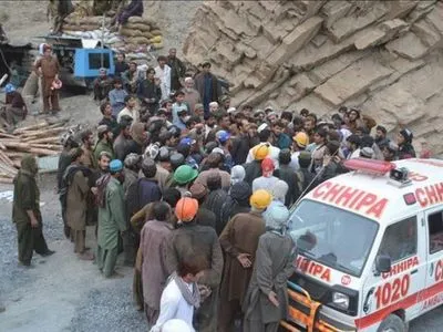 Кількість загиблих на двох шахтах в Пакистані зросла до 23 осіб